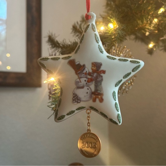 M.J. Hummel 2005 Christmas Star Ornament Snowman & Boy Danbury Mint - Picture 2 of 8